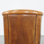 Leuke, Charmante En Comfortabele Schapenleren Clubfauteuil In Een Mooie Lichte Cognac Kleur thumbnail 4