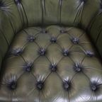 Grote Groene Rundleren Chesterfield Bureaustoel Op Wieltjes Met Een Hoge Rug thumbnail 6