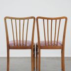 Leuke Set Van 2 Vintage Jaren '70 Eetkamerstoelen Met Gespijlde Rugleuning En Stoffen Zitting thumbnail 4