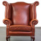 Sierlijke, Gladde En Comfortabele Rundleren Engelse Chesterfield Oorfauteuil In Een Mooie Klassie thumbnail 3