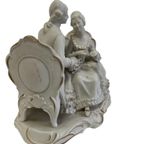 Vintage Biscuit Beeldje: Man & Vrouw Op Stoel thumbnail 5