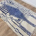 Handgeweven Marokkaanse Berber Tapijt - Blauw En Wit Abstract Geometrisch Design (264X150 Cm) thumbnail 15