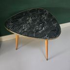 Vintage Salontafel / Koffietafel. Driehoekig, Drie Poten "Kidney Table" thumbnail 4