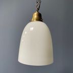 Hoge Opaline Glazen Hanglamp Met Messing Armatuur thumbnail 13