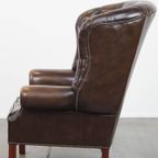 Grote En Stijlvolle, Donkerbruine Rundleren Chesterfield Oorfauteuil In Engelse Stijl thumbnail 10