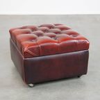 Rode Rundleren Vierkante Chesterfield Hocker/ Opberg Poef thumbnail 2