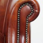 Set Van 2 Cognac-kleurige Rundleren Clubfauteuils En Hocker In Engelse Stijl thumbnail 6