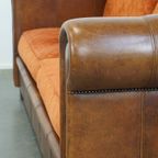 Luxe En Comfortabele Schapenleren 2.5 Zits Bank Van Topkwaliteit Met Oranje Stoffen Kussens thumbnail 4