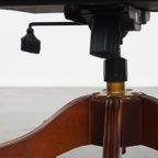 Klassieke En Tijdloze Blauwe Rundleren En Houten Chesterfield Bureaustoel In Engelse Stijl thumbnail 16
