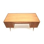 Groot Vintage Bureau Met Schuine Poten Gemaakt In De Jaren ’70 thumbnail 8
