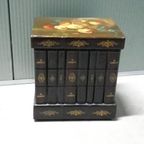 Vintage Kastje In De Vorm Van Een Stapel Boeken thumbnail 8