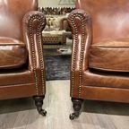 2 X Stoere Industriële Chesterfield Tub / Club Fauteuils In Generfd Vintage Cognac Leder Hampshir thumbnail 4