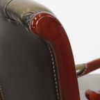 Tijdloze En Klassieke Groene Engelse Stijl Rundleren Chesterfield Fauteuil Met Hout thumbnail 10