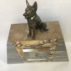 Antiek Marmeren Klok Gedecoreerd Met Hond thumbnail 8