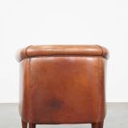 Comfortabele Cognac-kleurige Engelse Rundleren Clubfauteuil Met Een Afwerking Met Siernagels thumbnail 5