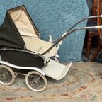 Vintage Kinderwagen Van Het Britse Merk Silver Cross. thumbnail 2