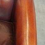 Comfortabele, Stoere, Cognac Kleurige Schapenleren Clubfauteuil Met Karakteristiek Zitkussen thumbnail 9