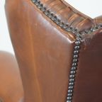 Zeer Mooie, Statige, Rundleren Chesterfield Oorfauteuil Met Elegante Pootjes In Een Fijne Kleur thumbnail 12