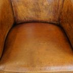 Subtiele, Cognac-kleurige Schapenleren Clubfauteuil Met Een Tijdloos Design En Correct Afgewerkt thumbnail 7