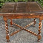 A 1920S Oak Draw-Leaf Dining Table, On Barley-Twist Legs  And 4 Stoelen thumbnail 17