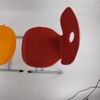 2 Stoelen. Design Verner Panton thumbnail 3