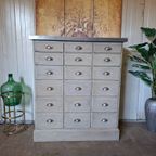 Landelijk Ladekast, Apothekerskast, Archiefkast, Met Metalen Bovenblad Lichte Transportschade Afm. 105x42 En 120cm Hoog. thumbnail 2