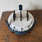 Vintage Blauw Emaille Petroleumstel – 3 Lonten – Met Onderbord thumbnail 5