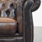 Karakteristieke, Statige Engelse Chesterfield Fauteuil Gemaakt Van Rundleer thumbnail 10