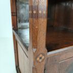 Zeldzaam 19e-eeuws Engels Arts & Crafts Eikenhouten Dressoir Van Pratt & Prince – Inlegwerk Met Zonnebloemmotie thumbnail 6