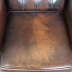 Prachtige Engelse Donkerbruine Rundleren Chesterfield Oorfauteuil Met Sierlijke Pootjes thumbnail 7