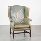 Unieke En Karaktervolle Groene Rundleren Oorfauteuil Met Een Mooi Patina En Correct Afgewerkt thumbnail 4
