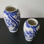 2 Nippon Tokusei Vaasjes Gedecoreerd Met Blauw  / Witte Sakura Bloesem Patroon. thumbnail 4