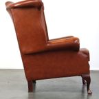 Sierlijke, Gladde En Comfortabele Rundleren Engelse Chesterfield Oorfauteuil In Een Mooie Klassie thumbnail 4