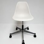 Vitra Eames Bureaustoel, Na 2000 thumbnail 6