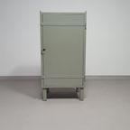 Prachtig Werkplaatskastje. Grijs Metaal Lockertje. Industrial Small Sideboard thumbnail 4