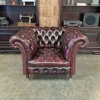 Chesterfield Medburn Fauteuil - Antiek Rood Met Knopenzit thumbnail 3