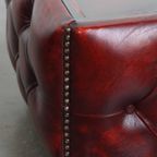 Set Van 2 Rundleren Chesterfield Bijzet/ Salontafels In Een Mooie Rode Kleur Met Glazen Bladen thumbnail 7