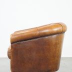Charmante, Stoere En Comfortabele Schapenleren Clubfauteuil In Een Mooie Cognac Kleur thumbnail 6