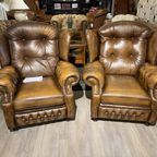 2 X Engelse Chesterfield Fauteuils Suzanne Tabacco Bruin Leer thumbnail 3