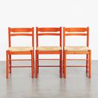 Leuke Set Van 3 Rode Vintage Houten Stoelen Uit De Jaren ’70 Met Een Gevlochten Rieten Zitting thumbnail 2