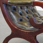 Leuke Groene Rundleren Chesterfield Fauteuil Met Een Sierlijke Vormgeving En Gecombineerd Met Hou thumbnail 10