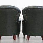 Zeer Charmante Set Van 2 Groene Rundleren Chesterfield Fauteuils In Engelse Stijl thumbnail 2