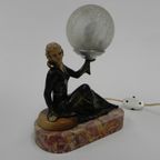 Art Deco Bureaulamp Zittende Vrouw Met Bol thumbnail 6