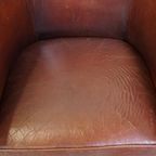 Comfortabele Vintage Schapenleren Clubfauteuil In Engelse Stijl Met Een Mooi Patina thumbnail 7