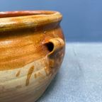 Okergele Geglazuurde Aardewerk Pot Uit Frankrijk thumbnail 12