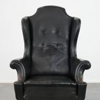 Grote Antieke Zwarte Engelse Rundleren Oorfauteuil Uit Eind 19e Eeuw Met Een Luxe Uitstraling thumbnail 3