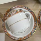 Set Van Twee Kleurrijke Kop-En-Schotels Kopjes thumbnail 5