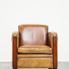 Schapenleren Art Deco Design Armchair Met Mooie Houten Details En Zwarte Biezen thumbnail 3