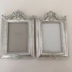2x Mooie Zilverkleurige Brocante , Barokstijl Houten Lijsten Met Glas thumbnail 2