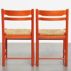 Leuke Set Van 2 Rode Vintage Houten Stoelen Uit De Jaren ’70 Met Een Gevlochten Rieten Zitting thumbnail 3
